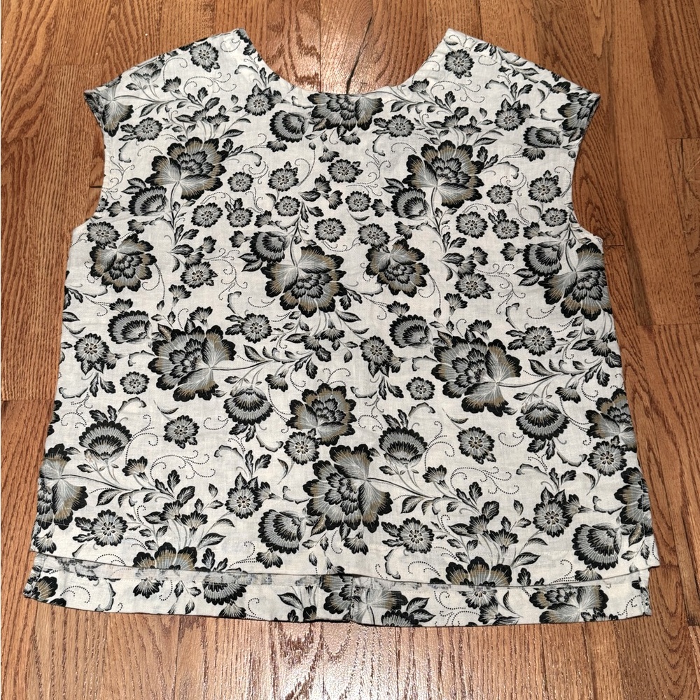 Tahari 100% linen floral button down tank size small